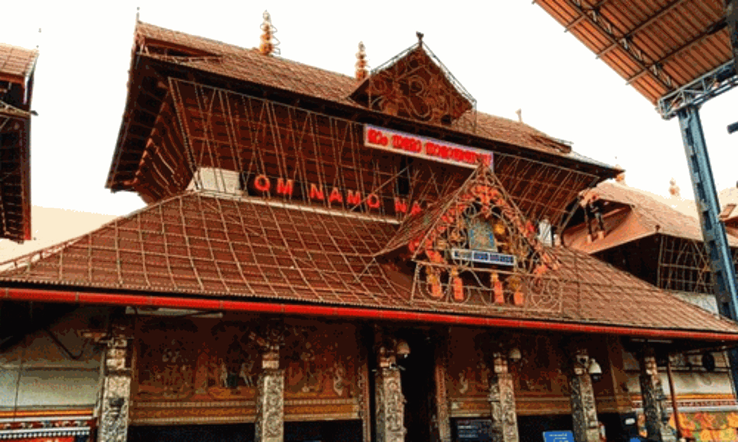 ഭക്തന് ക്ഷേത്രകുളത്തില് വീണ് മരിച്ചു; ഗുരുവായൂരില് ശുദ്ധക്രിയ; ക്ഷേത്രപ്രവേശനത്തിന് നിയന്ത്രണം ഭക്തന് ക്ഷേത്രകുളത്തില് വീണ് മരിച്ചു; ഗുരുവായൂരില് ശുദ്ധക്രിയ; ക്ഷേത്രപ്രവേശനത്തിന് നിയന്ത്രണം