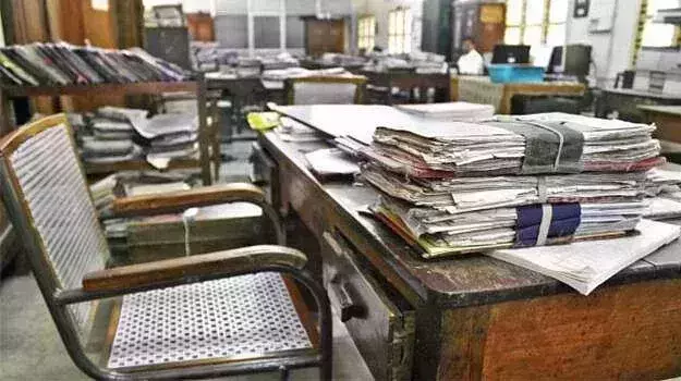 ചെറിയ പെരുന്നാള് പ്രമാണിച്ച് സംസ്ഥാനത്ത് നാളെയും അവധി പ്രഖ്യാപിച്ചു ചെറിയ പെരുന്നാള് പ്രമാണിച്ച് സംസ്ഥാനത്ത് നാളെയും അവധി പ്രഖ്യാപിച്ചു