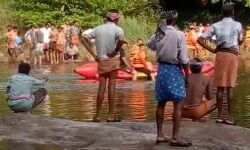 പുഴയില് ഒഴുക്കില്പ്പെട്ട ദമ്പതികളും ബന്ധുവും മുങ്ങിമരിച്ചു പുഴയില് ഒഴുക്കില്പ്പെട്ട ദമ്പതികളും ബന്ധുവും മുങ്ങിമരിച്ചു