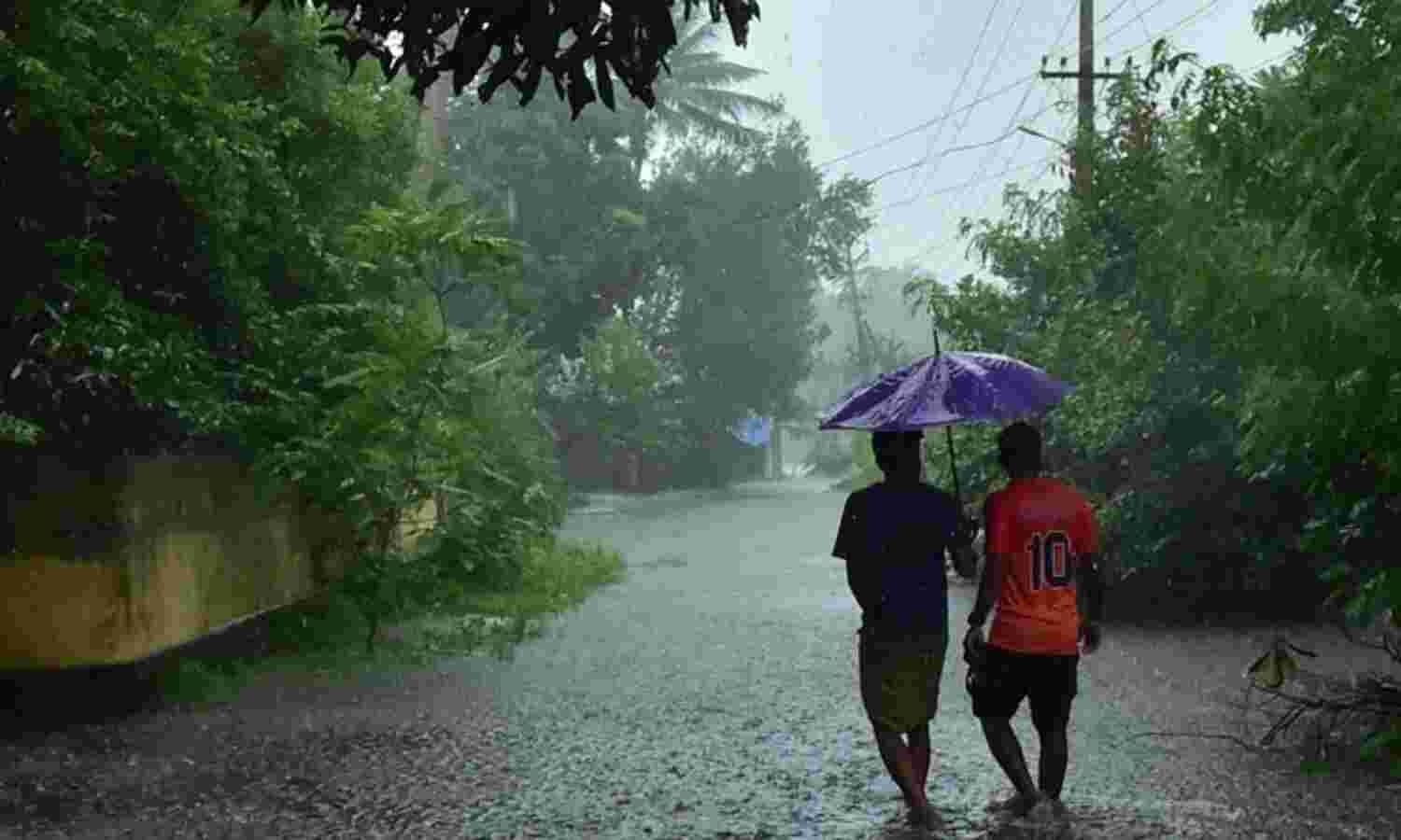 ചക്രവാതച്ചുഴി; അഞ്ച് ദിവസം ഇടിയോട് കൂടിയ മഴയ്ക്ക് സാധ്യത ചക്രവാതച്ചുഴി; അഞ്ച് ദിവസം ഇടിയോട് കൂടിയ മഴയ്ക്ക് സാധ്യത