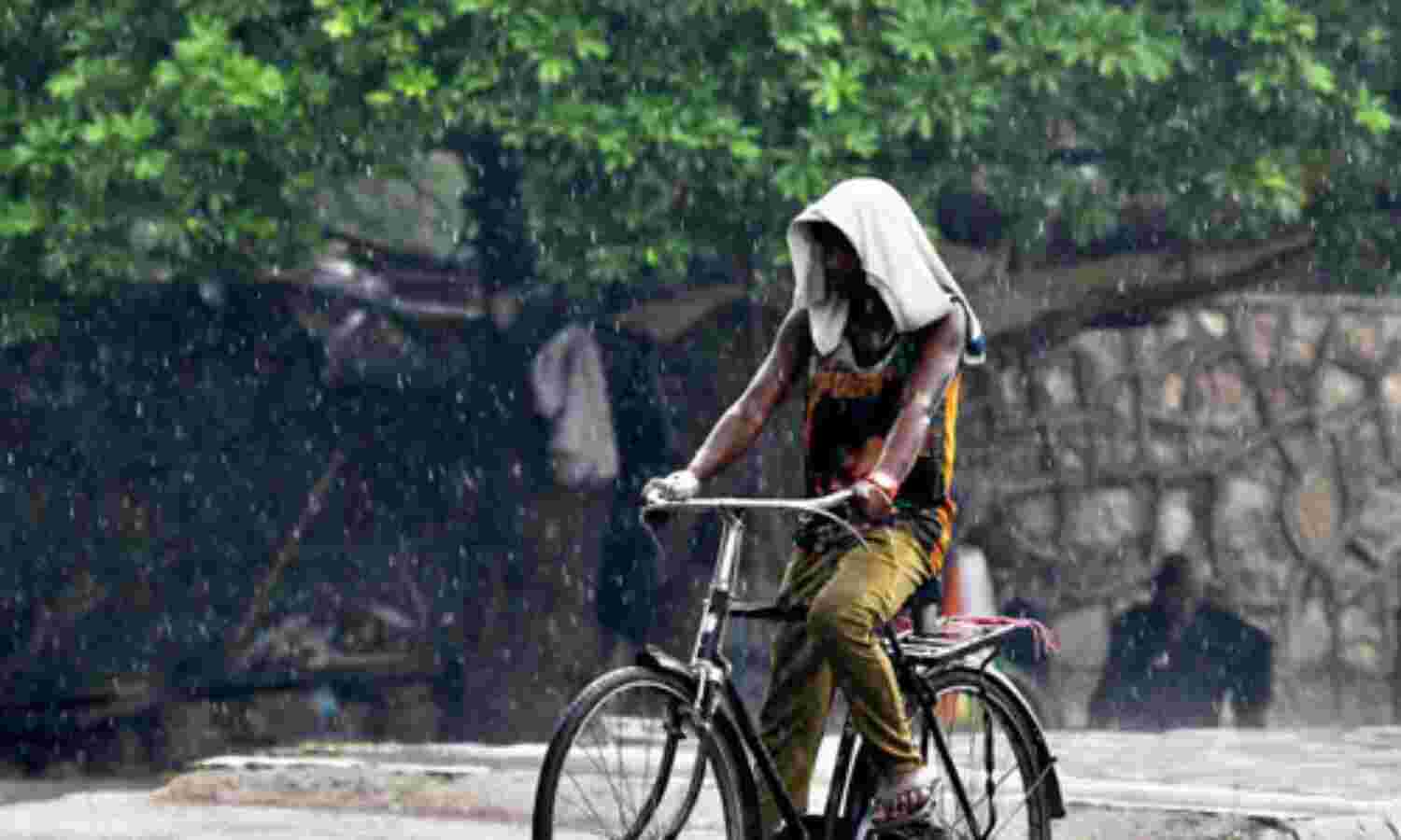 ഡല്ഹിയില് പലയിടങ്ങളിലും മഴയും ആലിപ്പഴംവീഴ്ചയും ഡല്ഹിയില് പലയിടങ്ങളിലും മഴയും ആലിപ്പഴംവീഴ്ചയും
