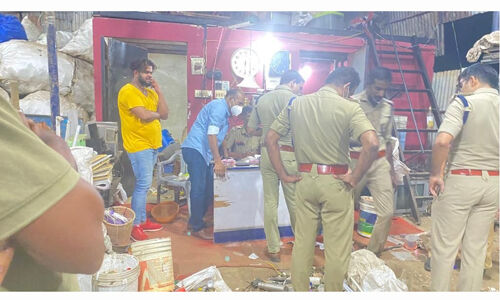 ആക്രിക്കടയില്‍ നിന്നും മയക്കുമരുന്നു കഞ്ചാവും പിടിച്ചു