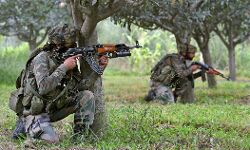 കശ്മീരിൽ ഏറ്റുമുട്ടലിൽ മൂന്ന് സായുധർ കൊല്ലപ്പെട്ടു കശ്മീരിൽ ഏറ്റുമുട്ടലിൽ മൂന്ന് സായുധർ കൊല്ലപ്പെട്ടു