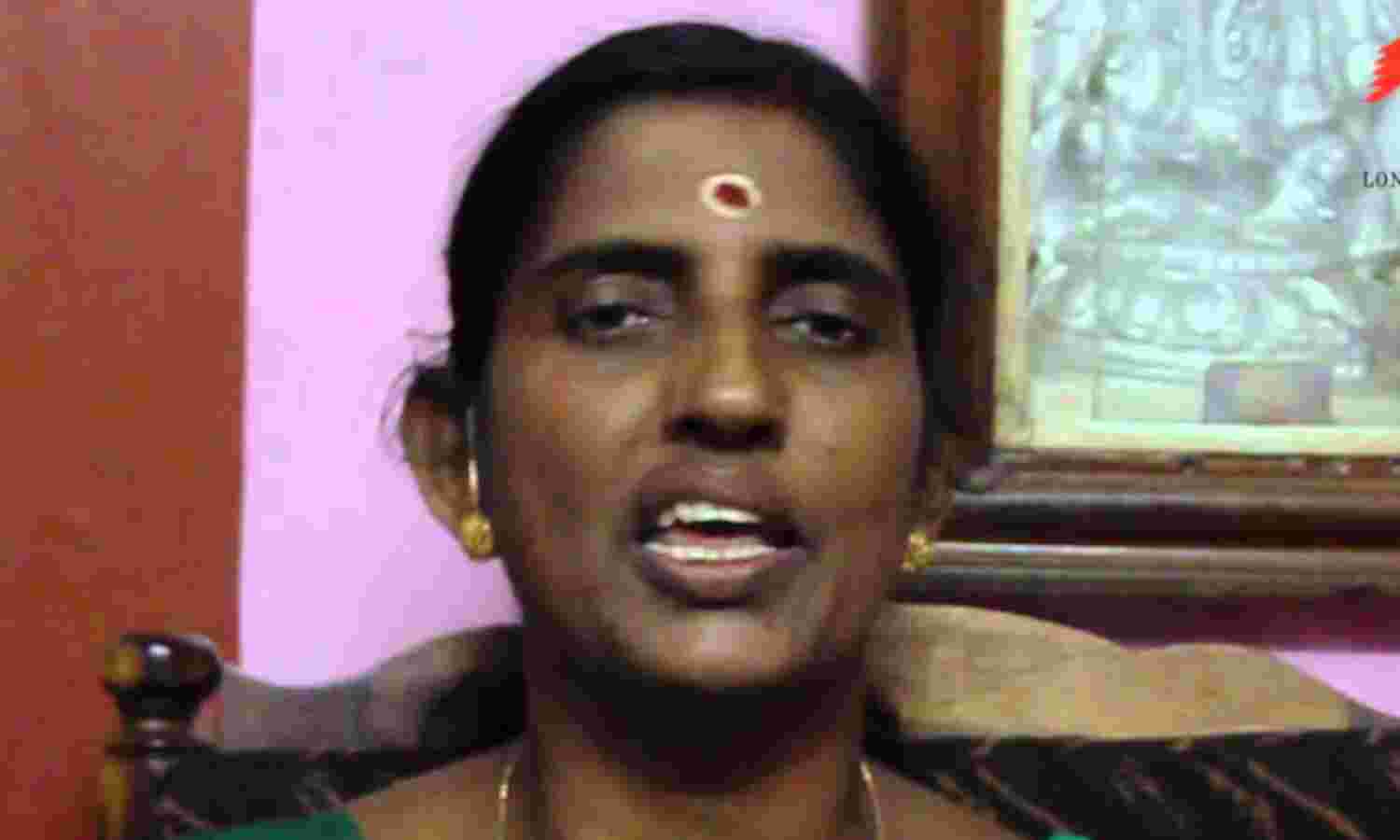 ഇവിടുള്ളവര് പകരം കളി തുടങ്ങിയാല്?, പാസ്പോര്ട്ടുണ്ടെങ്കിലല്ലേ...; ദുര്ഗാദാസിന്റെ ജോലി തെറിച്ച സംഭവത്തില് ഭീഷണിയുമായി കെ പി ശശികല ഇവിടുള്ളവര് പകരം കളി തുടങ്ങിയാല്?, പാസ്പോര്ട്ടുണ്ടെങ്കിലല്ലേ...; ദുര്ഗാദാസിന്റെ ജോലി തെറിച്ച സംഭവത്തില് ഭീഷണിയുമായി കെ പി ശശികല