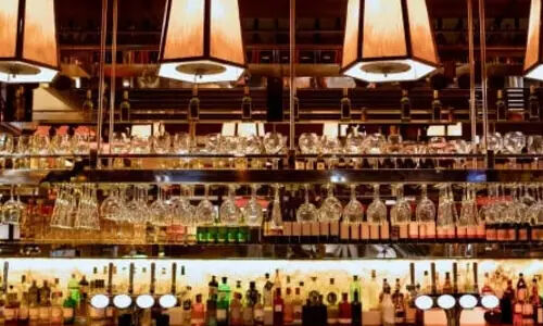 ഡല്ഹിയില് പുലര്ച്ചെ മൂന്ന് മണിവരെ ബാറുകള്ക്ക് പ്രവര്ത്തനാനുമതി നല്കിയേക്കും ഡല്ഹിയില് പുലര്ച്ചെ മൂന്ന് മണിവരെ ബാറുകള്ക്ക് പ്രവര്ത്തനാനുമതി നല്കിയേക്കും