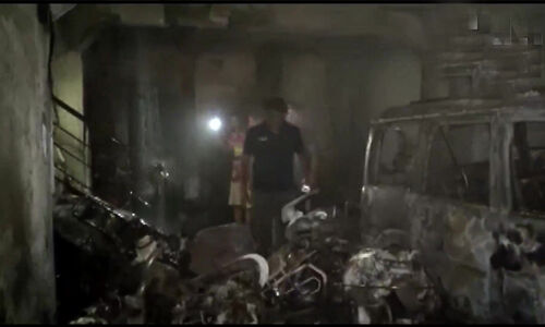 മധ്യപ്രദേശിലെ ഇന്ഡോറില് തീപിടിത്തം; 7 മരണം, 9 പേരെ രക്ഷപ്പെടുത്തി മധ്യപ്രദേശിലെ ഇന്ഡോറില് തീപിടിത്തം; 7 മരണം, 9 പേരെ രക്ഷപ്പെടുത്തി