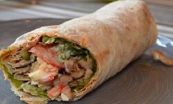 ഷവര്മ സാംപിളുകളില് സാല്മൊണല്ല, ഷിഗല്ല ബാക്ടീരിയാ സാന്നിധ്യം: മന്ത്രി വീണാ ജോര്ജ് ഷവര്മ സാംപിളുകളില് സാല്മൊണല്ല, ഷിഗല്ല ബാക്ടീരിയാ സാന്നിധ്യം: മന്ത്രി വീണാ ജോര്ജ്