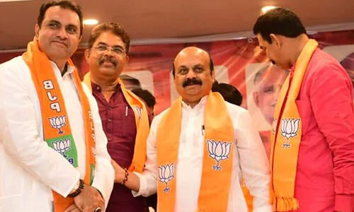 കര്ണാടക കോണ്ഗ്രസ് നേതാവ് പ്രമോദ് മധ്വരാജ് ബിജെപിയില് ചേര്ന്നു കര്ണാടക കോണ്ഗ്രസ് നേതാവ് പ്രമോദ് മധ്വരാജ് ബിജെപിയില് ചേര്ന്നു