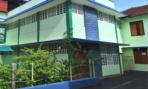 ഡോക്ടര്മാരുടെ ചെരുപ്പ് വൃത്തിയാക്കിച്ചു, ലൈംഗിക അധിക്ഷേപം, ക്രിസ്ത്യാനികളല്ലാത്തവരെ പള്ളിയില് പോവാന് നിര്ബന്ധിക്കുന്നു; എസ് എച്ച് നഴ്സിങ് കോളജ് വൈസ് പ്രിന്സിപ്പലിനെതിരേ വിദ്യാര്ഥികള് ഡോക്ടര്മാരുടെ ചെരുപ്പ് വൃത്തിയാക്കിച്ചു, ലൈംഗിക അധിക്ഷേപം, ക്രിസ്ത്യാനികളല്ലാത്തവരെ പള്ളിയില് പോവാന് നിര്ബന്ധിക്കുന്നു; എസ് എച്ച് നഴ്സിങ് കോളജ് വൈസ് പ്രിന്സിപ്പലിനെതിരേ വിദ്യാര്ഥികള്