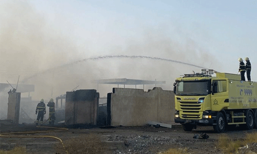 ഒമാനില് വെയര് ഹൗസിലുണ്ടായ തീപിടുത്തം നിയന്ത്രണ വിധേയമാക്കി ഒമാനില് വെയര് ഹൗസിലുണ്ടായ തീപിടുത്തം നിയന്ത്രണ വിധേയമാക്കി