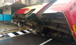 നെയ്യാറ്റിന്‍കരയില്‍ കെഎസ്ആര്‍ടിസി ബസ് കടയിലേക്ക് ഇടിച്ചുകയറി; മുപ്പതോളം പേര്‍ക്ക് പരിക്ക്