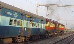 ഓട്ടത്തിനിടെ ട്രെയിനിന്റെ എന്ജിന് വേര്പെട്ടു; അപകടമൊഴിവായത് തലനാരിഴയ്ക്ക് ഓട്ടത്തിനിടെ ട്രെയിനിന്റെ എന്ജിന് വേര്പെട്ടു; അപകടമൊഴിവായത് തലനാരിഴയ്ക്ക്