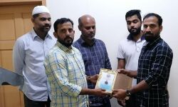 നാട്ടിലേക്ക് മടങ്ങുന്ന പ്രവാസിക്ക് ഇന്ത്യന് സോഷ്യല് ഫോറം യാത്രയയപ്പ് നല്കി നാട്ടിലേക്ക് മടങ്ങുന്ന പ്രവാസിക്ക് ഇന്ത്യന് സോഷ്യല് ഫോറം യാത്രയയപ്പ് നല്കി