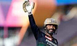 ഞാനൊരു സെലക്ടറാണെങ്കില്‍ ഡികെയെ ലോകകപ്പ് ടീമിലുള്‍പ്പെടുത്തും: ഗവാസ്‌കര്‍