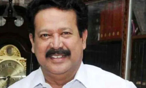 ഹിന്ദി സംസാരിക്കുന്നവര് കോയമ്പത്തൂരില് പാനിപൂരി വില്ക്കുന്നു; പരിഹാസവുമായി തമിഴ്നാട് വിദ്യാഭ്യാസമന്ത്രി ഹിന്ദി സംസാരിക്കുന്നവര് കോയമ്പത്തൂരില് പാനിപൂരി വില്ക്കുന്നു; പരിഹാസവുമായി തമിഴ്നാട് വിദ്യാഭ്യാസമന്ത്രി