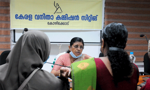 വിദ്യാലയങ്ങളില് പരാതി പരിഹാരസെല്ലുകള് ഏര്പ്പെടുത്തുന്ന കാര്യത്തില് ഇടപെടല് നടത്തും: വനിതാകമ്മീഷന് അധ്യക്ഷ വിദ്യാലയങ്ങളില് പരാതി പരിഹാരസെല്ലുകള് ഏര്പ്പെടുത്തുന്ന കാര്യത്തില് ഇടപെടല് നടത്തും: വനിതാകമ്മീഷന് അധ്യക്ഷ