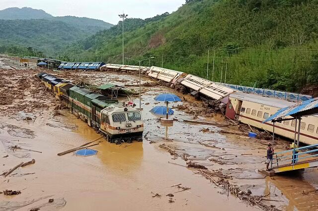 പ്രളയത്തില് മുങ്ങി അസം; രണ്ടു ലക്ഷം പേര് കെടുതിയില് പ്രളയത്തില് മുങ്ങി അസം; രണ്ടു ലക്ഷം പേര് കെടുതിയില്