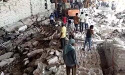 ഗുജറാത്തില്‍ ഉപ്പ് ഫാക്ടറിയുടെ മതിലിടിഞ്ഞ് 12 മരണം