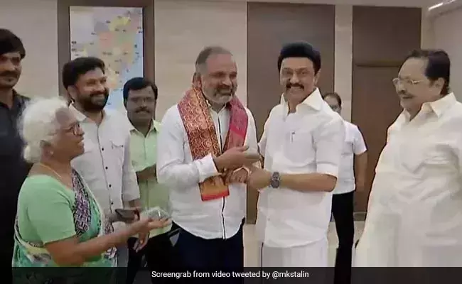 เดธเตเดฑเตเดฑเดพเดฒเดฟเดจเต เดธเดจเตเดฆเดฐเตโเดถเดฟเดเตเดเต เดจเดจเตเดฆเดฟ เด
เดฑเดฟเดฏเดฟเดเตเดเต เดชเตเดฐเดฑเดฟเดตเดพเดณเดจเตโ (เดตเตเดกเดฟเดฏเต) เดธเตเดฑเตเดฑเดพเดฒเดฟเดจเต เดธเดจเตเดฆเดฐเตโเดถเดฟเดเตเดเต เดจเดจเตเดฆเดฟ เด
เดฑเดฟเดฏเดฟเดเตเดเต เดชเตเดฐเดฑเดฟเดตเดพเดณเดจเตโ (เดตเตเดกเดฟเดฏเต)