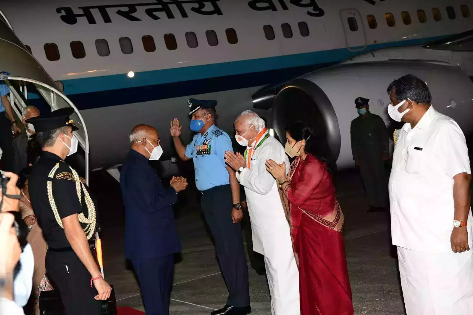 ദ്വിദിന സന്ദര്ശനത്തിനായി രാഷ്ട്രപതി കേരളത്തില് ദ്വിദിന സന്ദര്ശനത്തിനായി രാഷ്ട്രപതി കേരളത്തില്