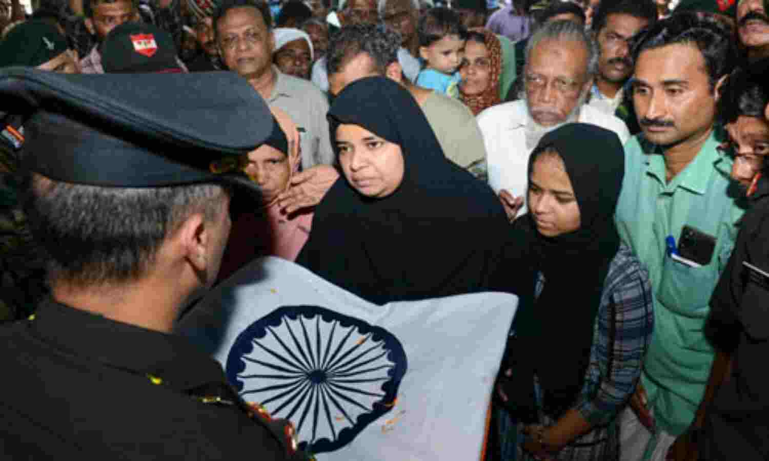 ലഡാക്കില് മരിച്ച സൈനികന് ഷൈജലിന് ജന്മനാടിന്റെ അന്ത്യാഞ്ജലി ലഡാക്കില് മരിച്ച സൈനികന് ഷൈജലിന് ജന്മനാടിന്റെ അന്ത്യാഞ്ജലി