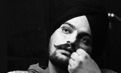 പഞ്ചാബി ഗായകന്റെ കൊലയ്ക്കുപിന്നില് കനേഡിയന് ഗുണ്ടാസംഘമെന്ന് പോലിസ് പഞ്ചാബി ഗായകന്റെ കൊലയ്ക്കുപിന്നില് കനേഡിയന് ഗുണ്ടാസംഘമെന്ന് പോലിസ്