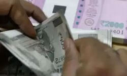 സാങ്കേതികപ്രശ്നം: എച്ച്ഡിഎഫ്സി ബാങ്കിന്റെ 100 ഉപഭോക്താക്കളുടെ അക്കൗണ്ടിലേക്ക് കോടികള് ഒഴുകിയെത്തി സാങ്കേതികപ്രശ്നം: എച്ച്ഡിഎഫ്സി ബാങ്കിന്റെ 100 ഉപഭോക്താക്കളുടെ അക്കൗണ്ടിലേക്ക് കോടികള് ഒഴുകിയെത്തി