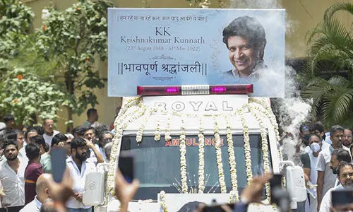 ബോളിവുഡ് ഗായകന് കെ കെയെ മുംബൈയില് സംസ്കരിച്ചു ബോളിവുഡ് ഗായകന് കെ കെയെ മുംബൈയില് സംസ്കരിച്ചു