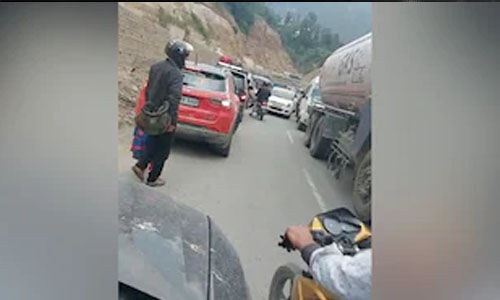 കശ്മീരിലെ കൊലപാതകങ്ങള്: പ്രതിഷേധവുമായി കശ്മീരി പണ്ഡിറ്റുകള് കശ്മീരിലെ കൊലപാതകങ്ങള്: പ്രതിഷേധവുമായി കശ്മീരി പണ്ഡിറ്റുകള്