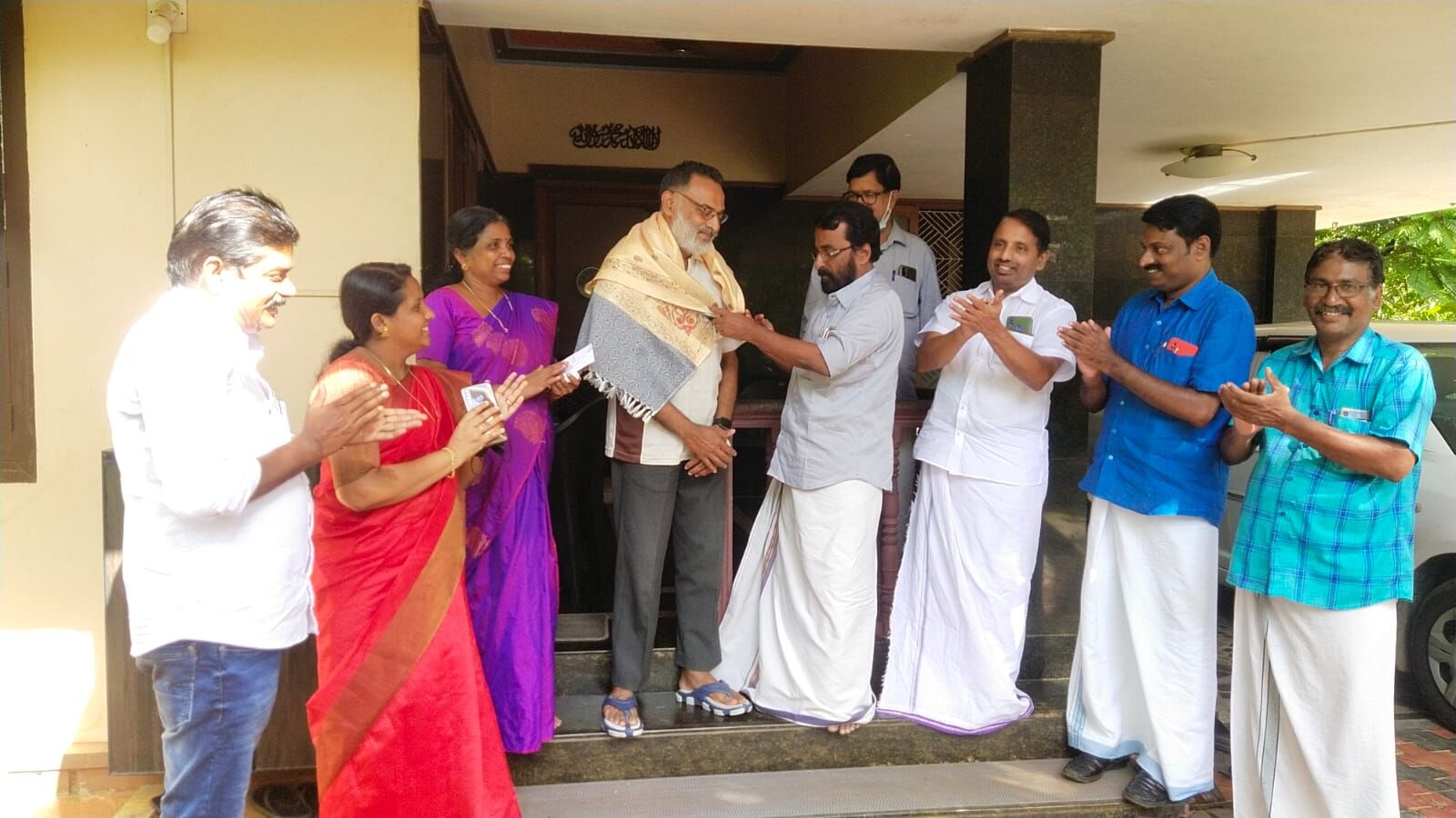 മനസോടിത്തിരി മണ്ണ് നല്കി മുഹമ്മദ് മുസ്തഫ; 20 സെന്റ് ഭൂമി പഞ്ചായത്തിലെ ഭൂരഹിതര്ക്ക് മനസോടിത്തിരി മണ്ണ് നല്കി മുഹമ്മദ് മുസ്തഫ; 20 സെന്റ് ഭൂമി പഞ്ചായത്തിലെ ഭൂരഹിതര്ക്ക്