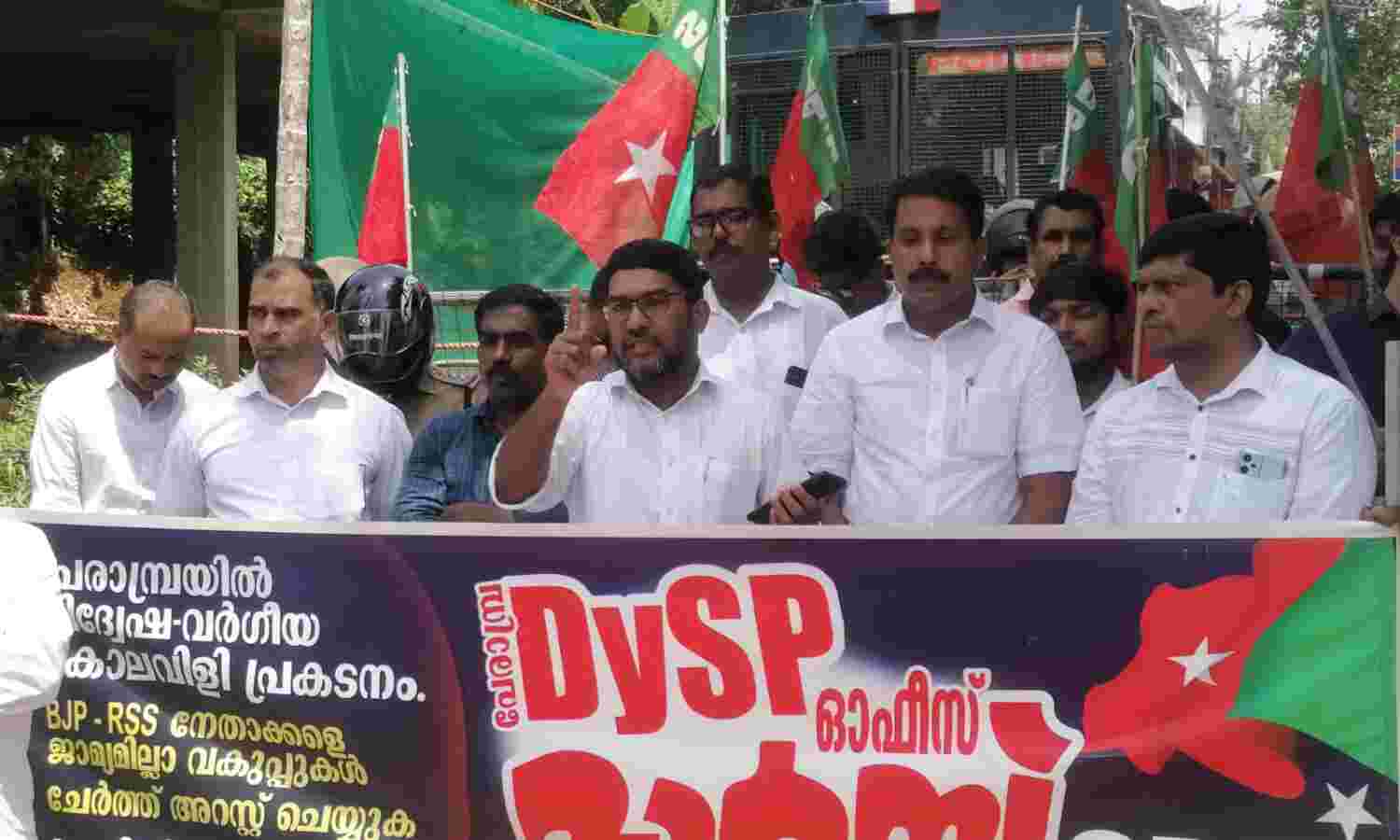 പേരാമ്പ്രയിലെ സംഘപരിവാര കൊലവിളിപ്രകടനം: പോലിസ് പക്ഷപാതം അവസാനിപ്പിക്കണമെന്ന് എസ്ഡിപിഐ പേരാമ്പ്രയിലെ സംഘപരിവാര കൊലവിളിപ്രകടനം: പോലിസ് പക്ഷപാതം അവസാനിപ്പിക്കണമെന്ന് എസ്ഡിപിഐ