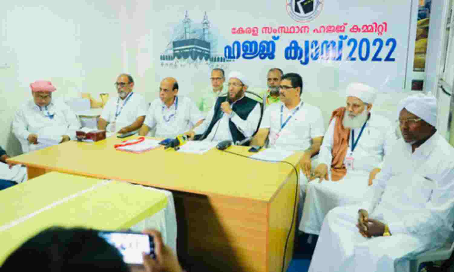 ഹജ്ജ് തീര്ഥാടനം: 377 തീര്ഥാടകരുടെ ആദ്യസംഘം നാളെ പുറപ്പെടും;രാവിലെ 8.30ന് മന്ത്രി വി അബ്ദുറഹ്മാന് വിമാനം ഫ് ളാഗ് ഓഫ് ചെയ്യും ഹജ്ജ് തീര്ഥാടനം: 377 തീര്ഥാടകരുടെ ആദ്യസംഘം നാളെ പുറപ്പെടും;രാവിലെ 8.30ന് മന്ത്രി വി അബ്ദുറഹ്മാന് വിമാനം ഫ് ളാഗ് ഓഫ് ചെയ്യും