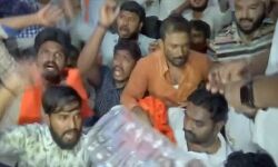 ഹൈദരാബാദിലെ കൂട്ടബലാല്സംഗം: ബിജെപി പ്രവര്ത്തകര് പോലിസ് സ്റ്റേഷനുമുന്നില് പ്രതിഷേധിച്ചു ഹൈദരാബാദിലെ കൂട്ടബലാല്സംഗം: ബിജെപി പ്രവര്ത്തകര് പോലിസ് സ്റ്റേഷനുമുന്നില് പ്രതിഷേധിച്ചു