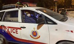 ഡല്‍ഹി ബാറിലെ സംഘര്‍ഷത്തില്‍ പങ്കുണ്ടെന്ന ആരോപണം; ദ്വാരക ഡിസിപിയെ ചുമതലയില്‍ നിന്ന് നീക്കി