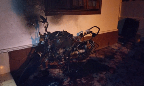 കണ്ണൂര്‍ സിറ്റിയില്‍ എസ്ഡിപിഐ പ്രാദേശിക നേതാവിന്റെ ബൈക്ക് തീവച്ച് നശിപ്പിച്ചു