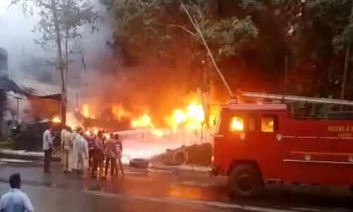 ബാലുശ്ശേരിയില്‍ കടകളില്‍ തീപ്പിടിത്തം;വന്‍ നാശനഷ്ടം