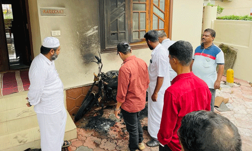 ബൈക്ക് അഗ്‌നിക്കിരയാക്കിയതില്‍ സമഗ്രാന്വേഷണം വേണം: എസ്ഡിപിഐ