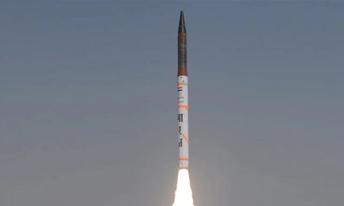 ഇന്ത്യ അഗ്നി 4 ബാലിസ്റ്റിക് മിസൈല് പരീക്ഷിച്ചു ഇന്ത്യ അഗ്നി 4 ബാലിസ്റ്റിക് മിസൈല് പരീക്ഷിച്ചു