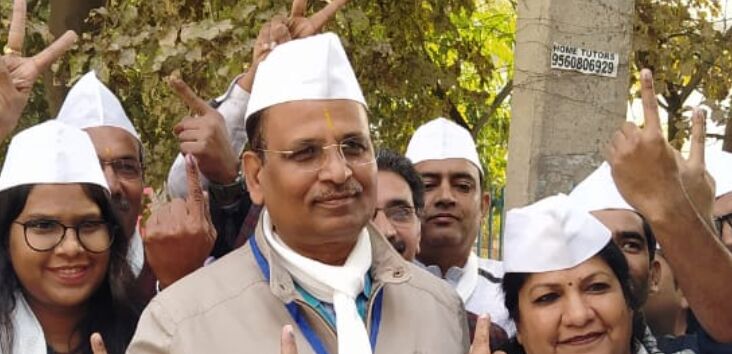 ഡല്ഹി ആരോഗ്യമന്ത്രി സത്യേന്ദ്ര ജെയ്നിൽ നിന്ന് കണ്ടെടുത്തത് 2.84 കോടിയും 1.8 കിലോ സ്വര്ണവും ഡല്ഹി ആരോഗ്യമന്ത്രി സത്യേന്ദ്ര ജെയ്നിൽ നിന്ന് കണ്ടെടുത്തത് 2.84 കോടിയും 1.8 കിലോ സ്വര്ണവും