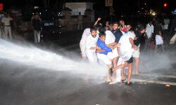 മുഖ്യമന്ത്രിയുടെ രാജി ആവശ്യപ്പെട്ട് യൂത്ത് കോൺഗ്രസ് മാർച്ച് മുഖ്യമന്ത്രിയുടെ രാജി ആവശ്യപ്പെട്ട് യൂത്ത് കോൺഗ്രസ് മാർച്ച്