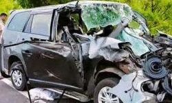 തമിഴ്നാട്ടില് ലോറിയ്ക്ക് പിന്നില് കാര് ഇടിച്ച് രണ്ടു മലയാളികള് മരിച്ചു തമിഴ്നാട്ടില് ലോറിയ്ക്ക് പിന്നില് കാര് ഇടിച്ച് രണ്ടു മലയാളികള് മരിച്ചു