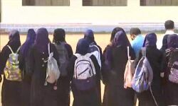 കര്‍ണാടകയില്‍ ഹിജാബ് ധരിച്ചെത്തിയ 24 വിദ്യാര്‍ത്ഥികള്‍ക്ക് ക്ലാസില്‍ പ്രവേശിക്കുന്നതിന് താല്‍ക്കാലിക വിലക്ക്