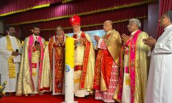 ആത്മ വിമര്ശനത്തിലൂടെ നവീകരണം സാധ്യമാക്കണം:കര്ദ്ദിനാള് മാര് ജോര്ജ് ആലഞ്ചേരി ആത്മ വിമര്ശനത്തിലൂടെ നവീകരണം സാധ്യമാക്കണം:കര്ദ്ദിനാള് മാര് ജോര്ജ് ആലഞ്ചേരി