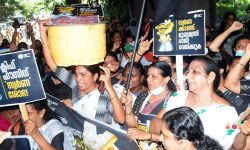 เดธเตเดตเดฐเตโเดฃเดเตเดเดเดคเตเดคเต: เดฎเดนเดฟเดณ เดเตเดฃเตโเดเตเดฐเดธเต เดเดณเดเตเดเดฑเตเดฑเตเดฑเดฟเดฒเตเดเตเดเต เดชเตเดฐเดคเดฟเดทเตเดงเดฎเดพเดฐเตโเดเตเดเต เดจเดเดคเตเดคเดฟ เดธเตเดตเดฐเตโเดฃเดเตเดเดเดคเตเดคเต: เดฎเดนเดฟเดณ เดเตเดฃเตโเดเตเดฐเดธเต เดเดณเดเตเดเดฑเตเดฑเตเดฑเดฟเดฒเตเดเตเดเต เดชเตเดฐเดคเดฟเดทเตเดงเดฎเดพเดฐเตโเดเตเดเต เดจเดเดคเตเดคเดฟ