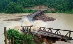 മേഘാലയില്‍ കനത്ത മഴ; പാലം ഒഴുകി പോയി