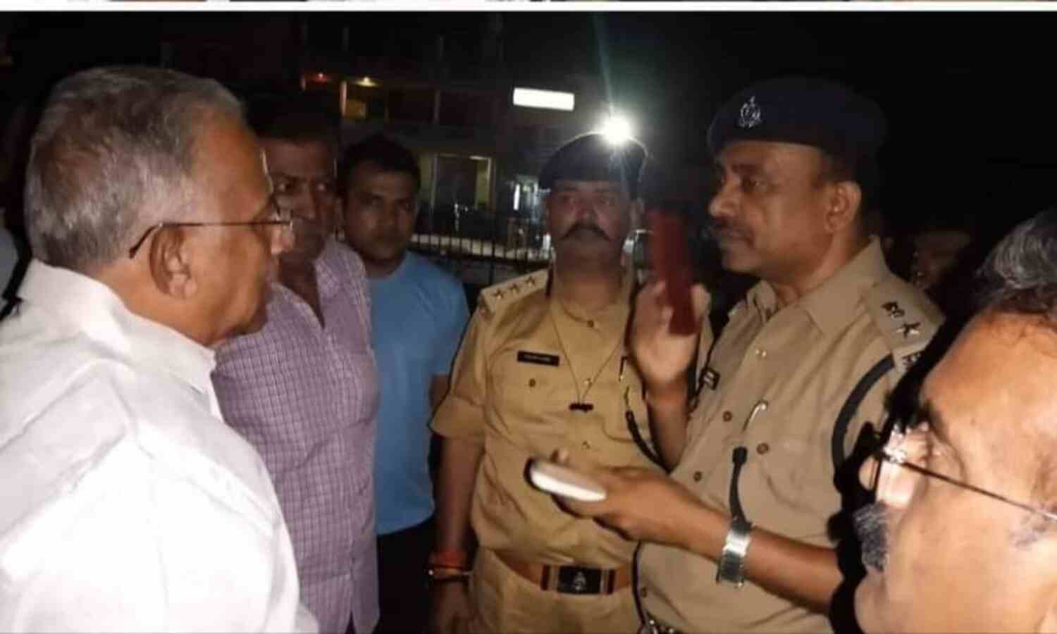 ഇ ടി മുഹമ്മദ് ബഷീറിനെ അര്ദ്ധ രാത്രി യുപി പോലിസ് കസ്റ്റഡിയിലെടുത്തു; രാവിലെ വിട്ടയച്ചു ഇ ടി മുഹമ്മദ് ബഷീറിനെ അര്ദ്ധ രാത്രി യുപി പോലിസ് കസ്റ്റഡിയിലെടുത്തു; രാവിലെ വിട്ടയച്ചു