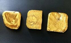 കണ്ണൂര് വിമാനത്താവളത്തില് 38 ലക്ഷം രൂപയുടെ സ്വര്ണം പിടികൂടി കണ്ണൂര് വിമാനത്താവളത്തില് 38 ലക്ഷം രൂപയുടെ സ്വര്ണം പിടികൂടി