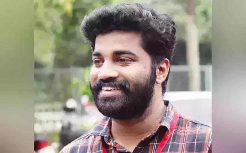 എസ്എഫ്ഐ സംസ്ഥാന സെക്രട്ടറി അര്ഷോ അറസ്റ്റില്; കോടതി റിമാന്ഡ് ചെയ്തു എസ്എഫ്ഐ സംസ്ഥാന സെക്രട്ടറി അര്ഷോ അറസ്റ്റില്; കോടതി റിമാന്ഡ് ചെയ്തു