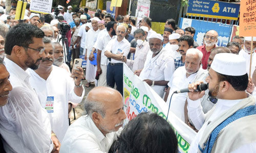 പ്രവാചകനിന്ദ: എറണാകുളം ജില്ലാ മഹല്ല് കൂട്ടായ്മ ടെലഫോണ് എക്സ്ചേഞ്ച് മാര്ച്ച് നടത്തി പ്രവാചകനിന്ദ: എറണാകുളം ജില്ലാ മഹല്ല് കൂട്ടായ്മ ടെലഫോണ് എക്സ്ചേഞ്ച് മാര്ച്ച് നടത്തി