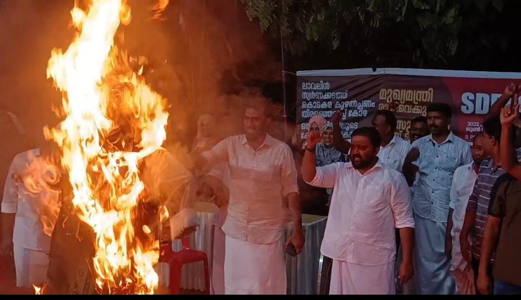 ബിജെപി-സിപിഎം ഒത്തു തീര്പ്പ് രാഷ്ട്രീയത്തിനെതിരേ എസ്ഡിപിഐ സമര ചത്വരം സംഘടിപ്പിച്ചു ബിജെപി-സിപിഎം ഒത്തു തീര്പ്പ് രാഷ്ട്രീയത്തിനെതിരേ എസ്ഡിപിഐ സമര ചത്വരം സംഘടിപ്പിച്ചു